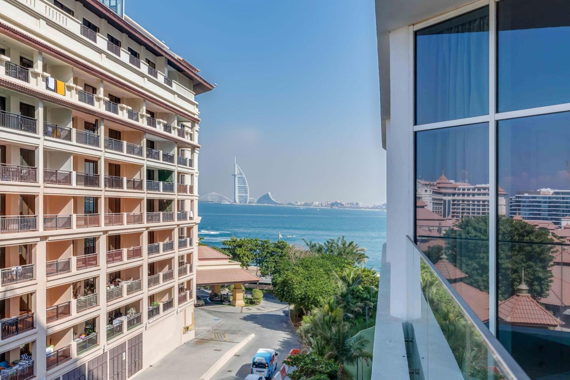 Luxury Azizi Mina Beachfront Apartments ドバイ エクステリア 写真