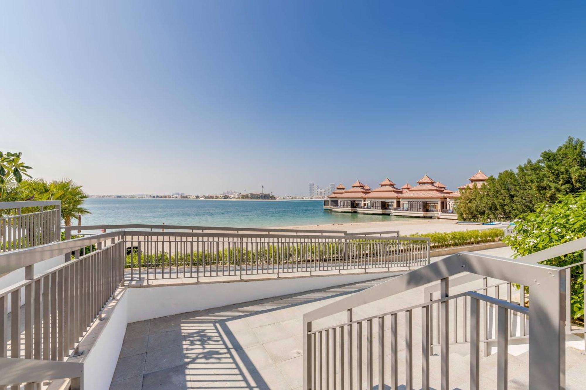 Luxury Azizi Mina Beachfront Apartments ドバイ エクステリア 写真
