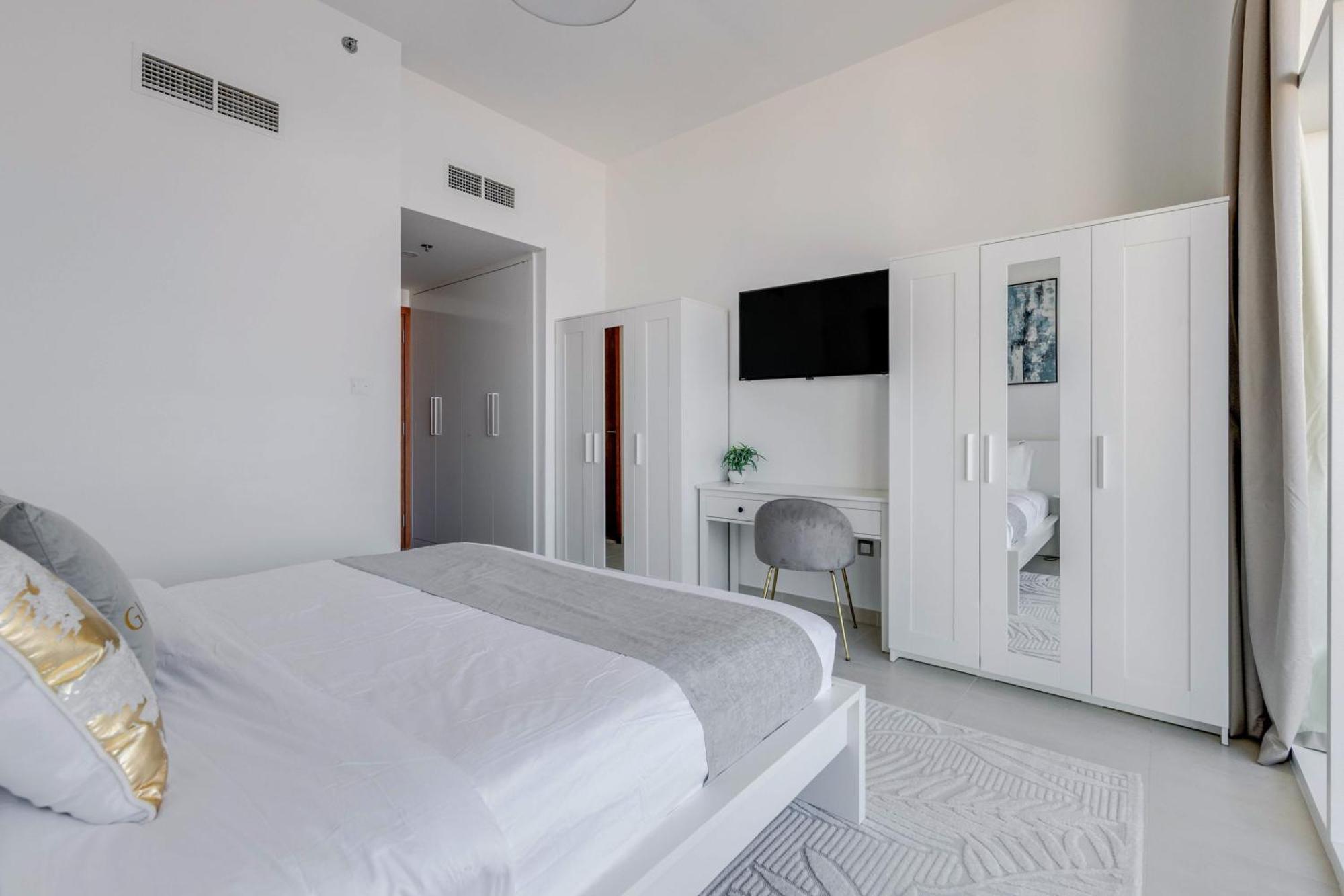 Luxury Azizi Mina Beachfront Apartments ドバイ エクステリア 写真