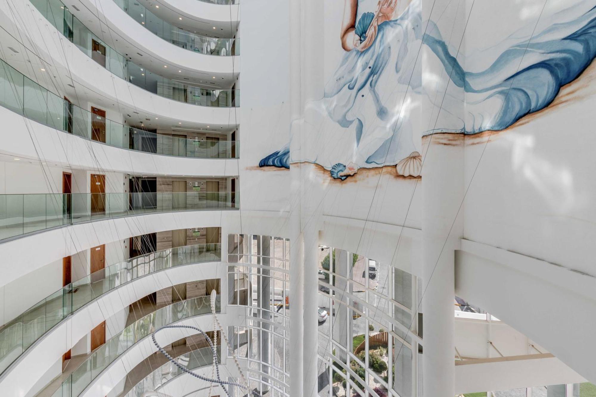 Luxury Azizi Mina Beachfront Apartments ドバイ エクステリア 写真