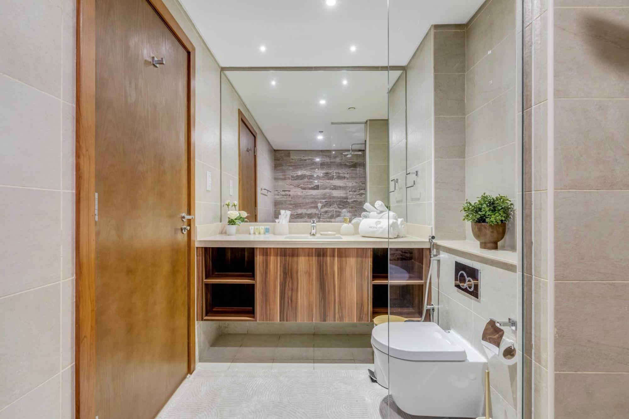 Luxury Azizi Mina Beachfront Apartments ドバイ エクステリア 写真