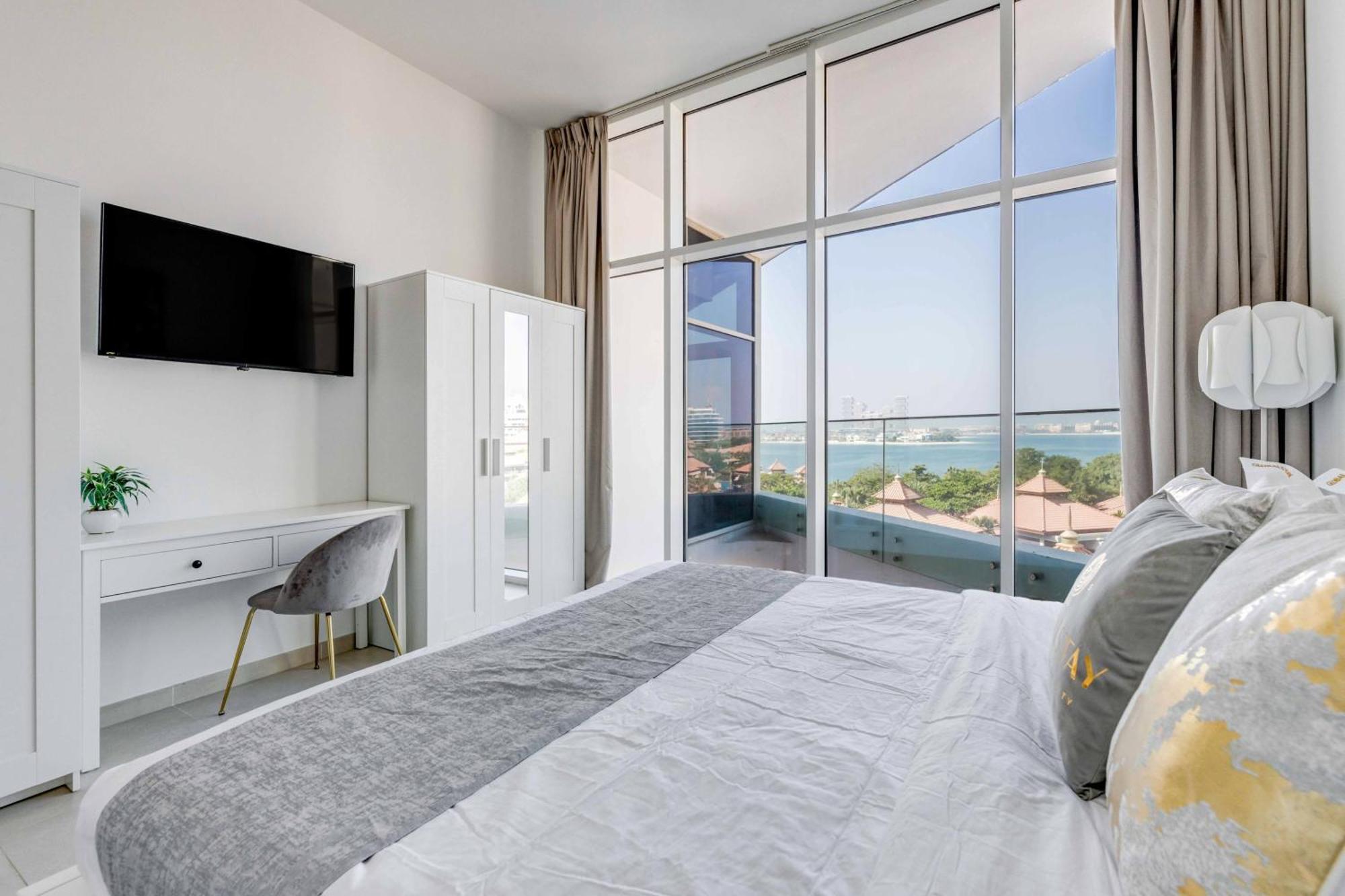 Luxury Azizi Mina Beachfront Apartments ドバイ エクステリア 写真