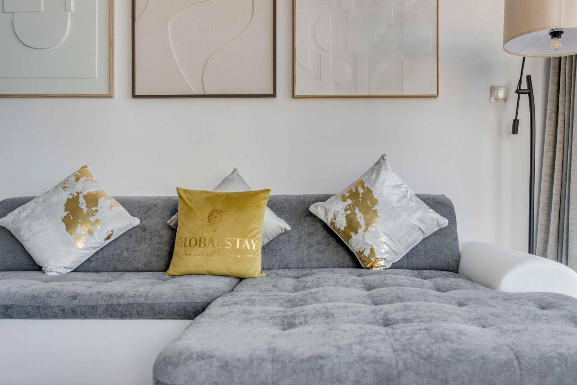 Luxury Azizi Mina Beachfront Apartments ドバイ エクステリア 写真