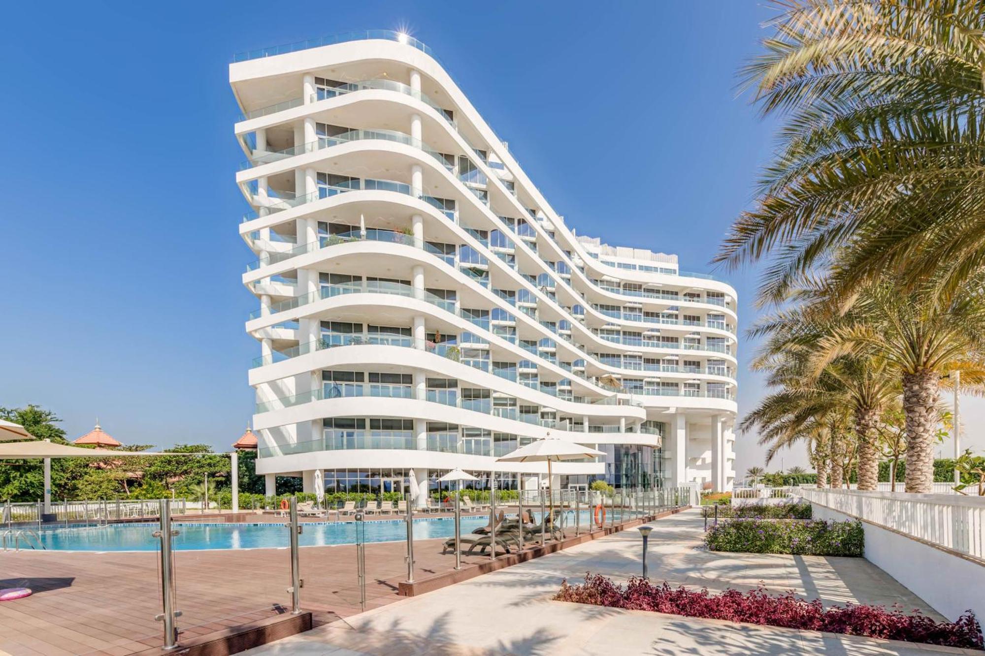 Luxury Azizi Mina Beachfront Apartments ドバイ エクステリア 写真
