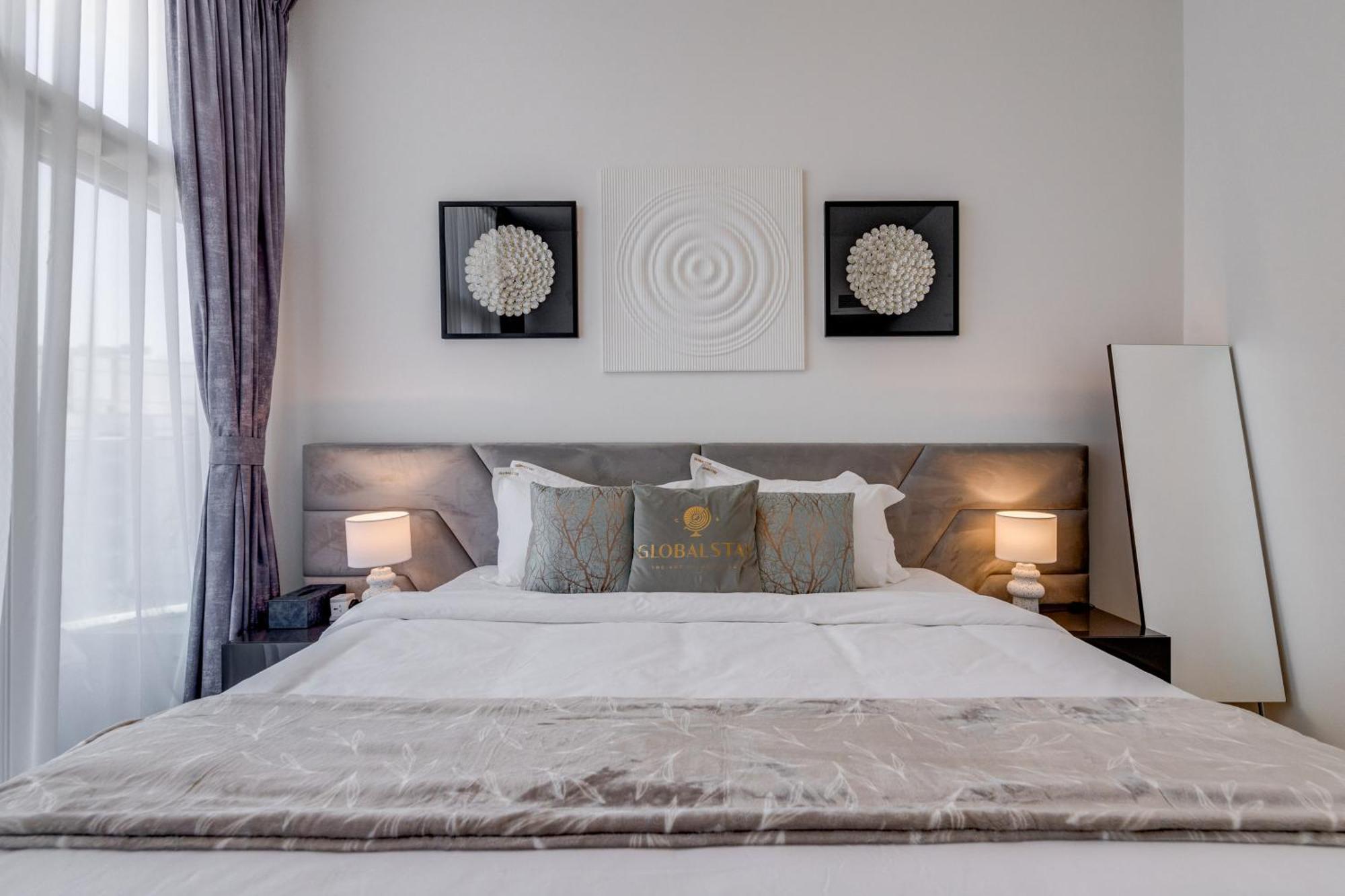 Luxury Azizi Mina Beachfront Apartments ドバイ エクステリア 写真
