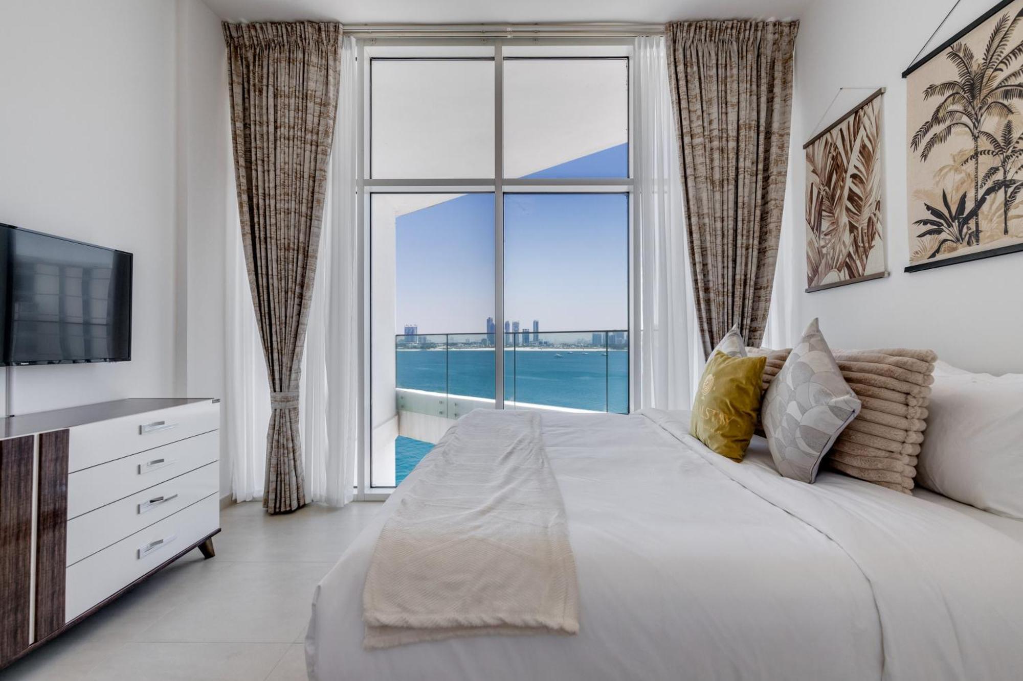 Luxury Azizi Mina Beachfront Apartments ドバイ エクステリア 写真
