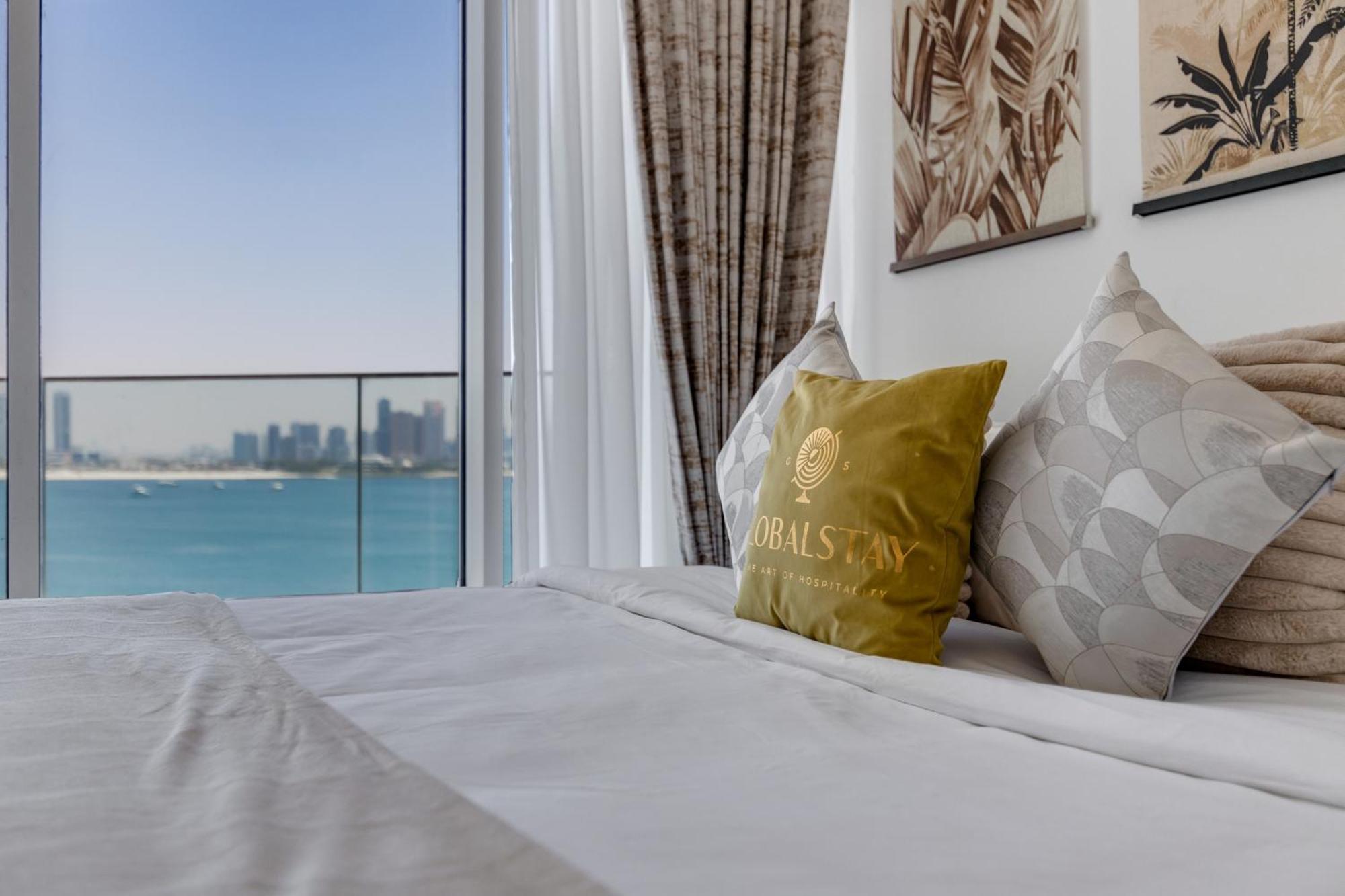 Luxury Azizi Mina Beachfront Apartments ドバイ エクステリア 写真